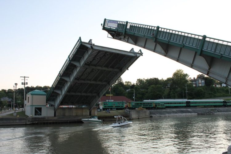 Mechanical Overhaul of Moving Lift Bridge